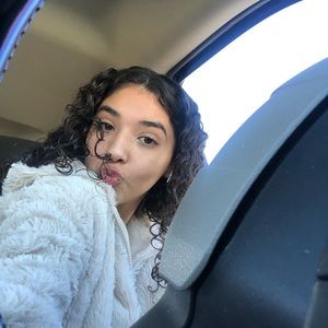 Meet your Posher, Jade